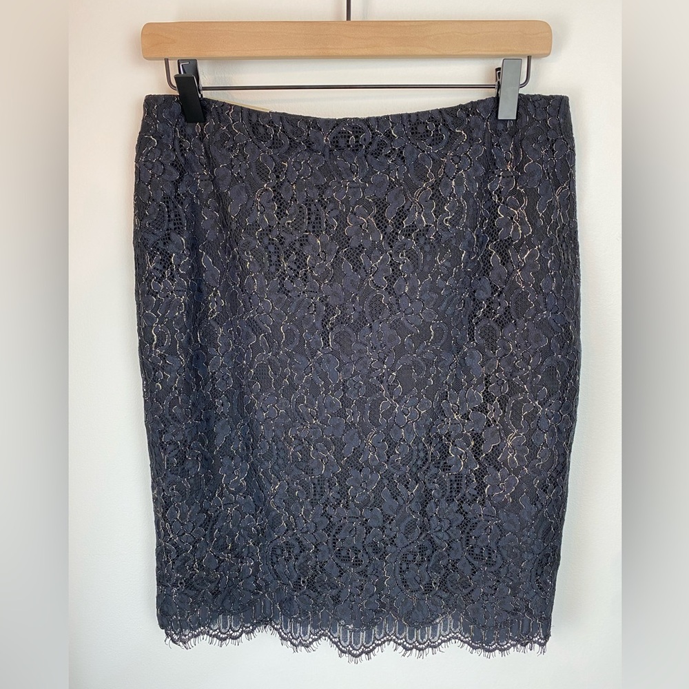 BANANA REPUBLIC Black & Gold Lace Skirt NWT | Size 6